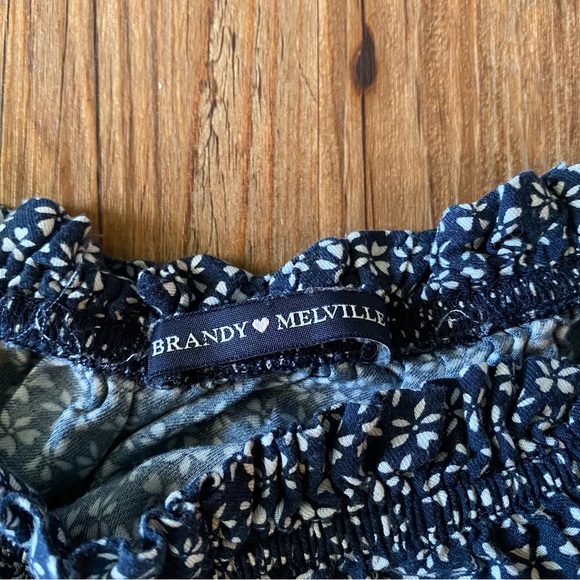 Brandy Melville Maura Shirt - Picture 3 of 4